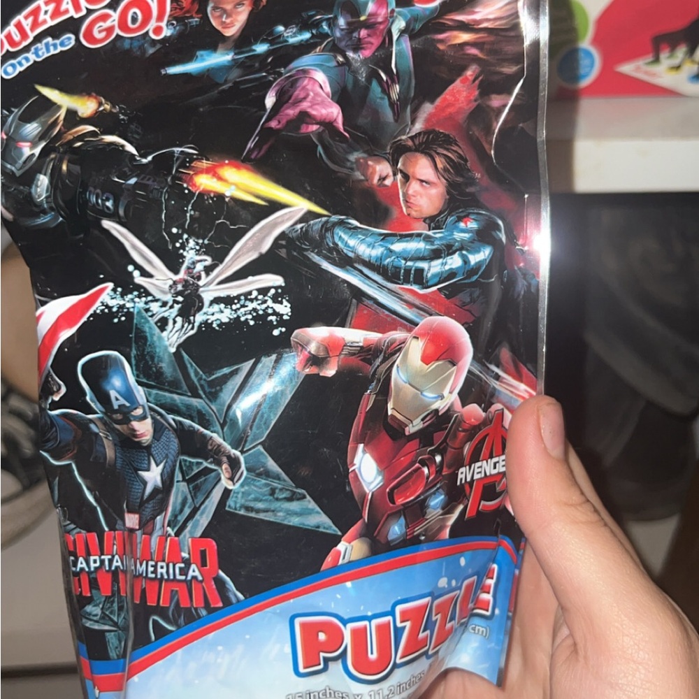 Marvel Superheroes Action Puzzle - Red, Blue, Black